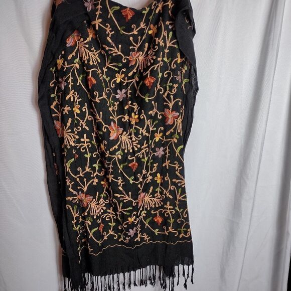 Embroidered scarf  - Picture 1 of 4